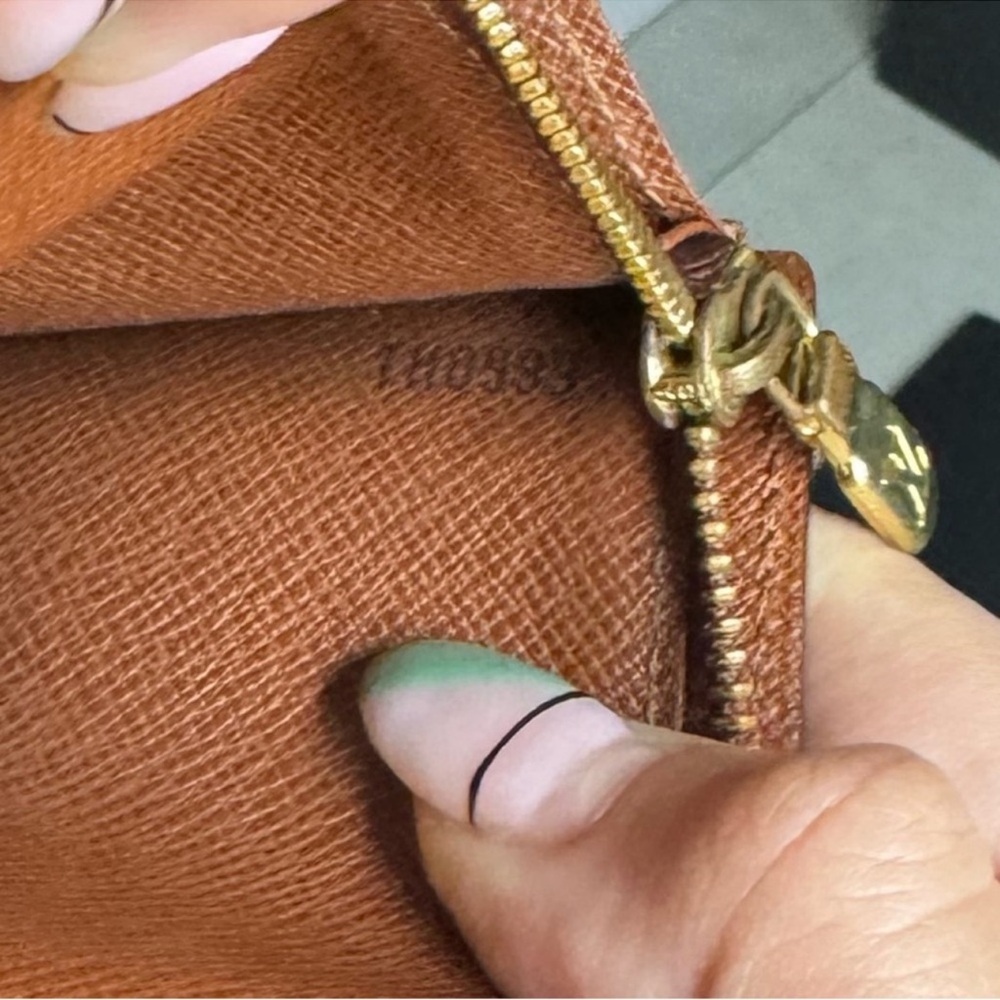 Louis Vuitton ‘Sarah’ Wallet - Picture 8 of 15